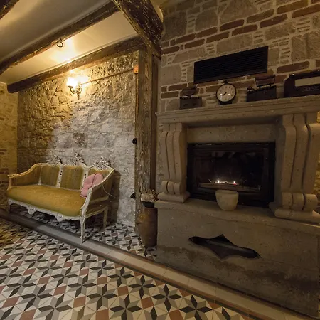 Cavlihane 1885 Hotell Ayvalı