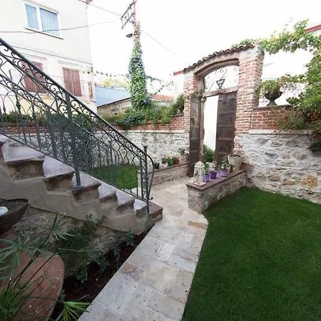 Cavlihane 1885 Hotell Ayvalı